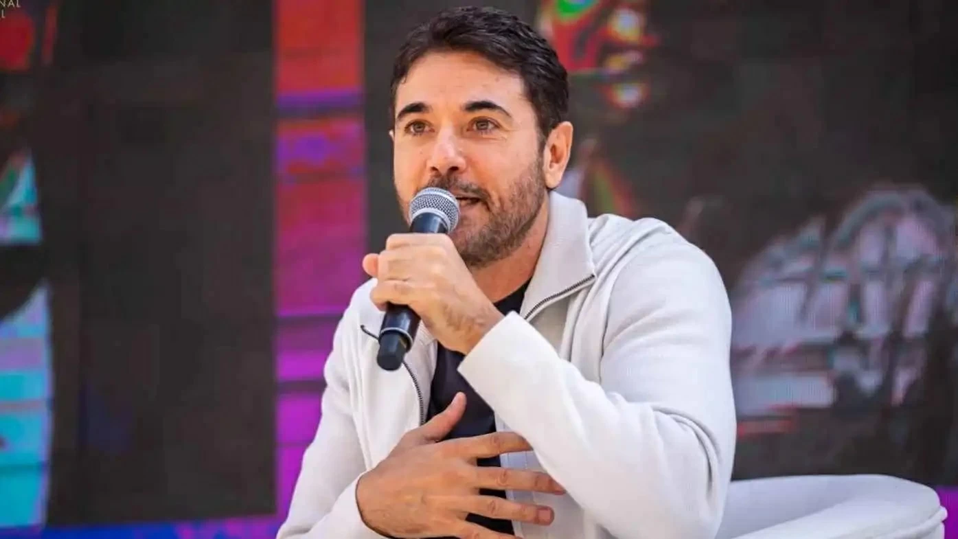 حصد 3 جوائز.. ما سر رسالة أحمد عز المؤثرة؟ – أخبار السعودية